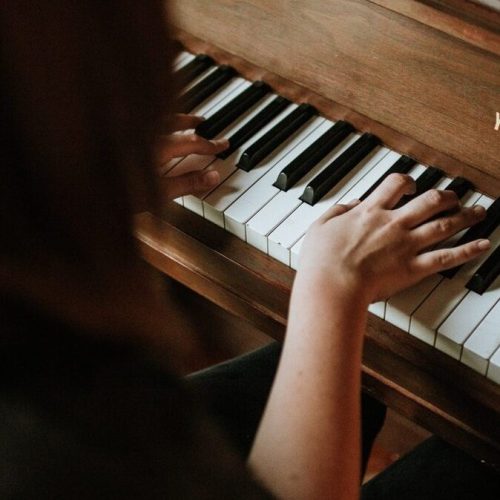 benefits-of-learning-a-musical-instrument-1080x675